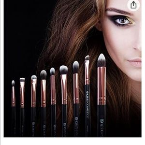 Kirei is Japanese for Beautiful. Salon Quality Make Up Brushes